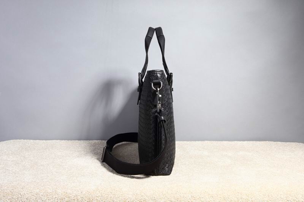 ボッテガヴェネタバッグ背面デザイン